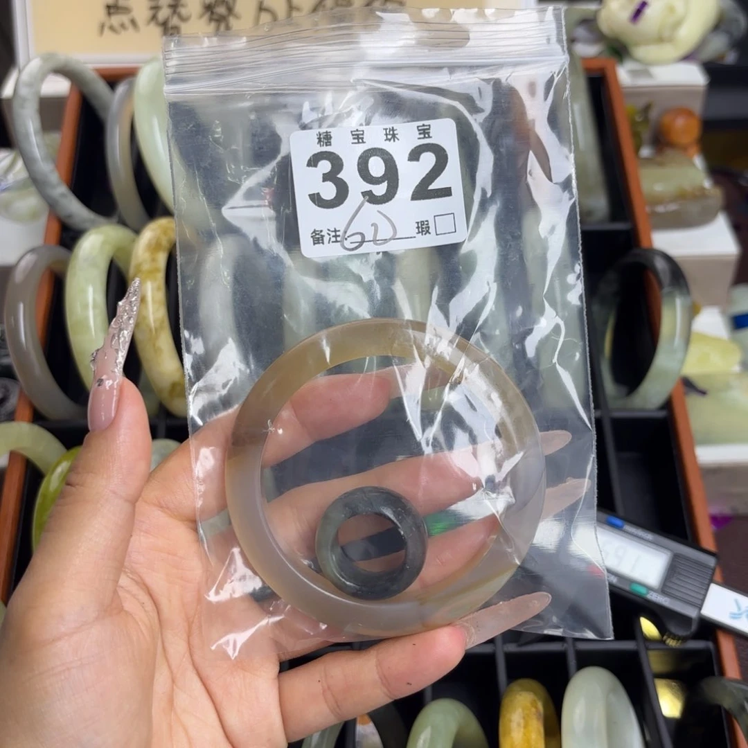 未镶嵌蛇纹石玉手镯蜡**诗