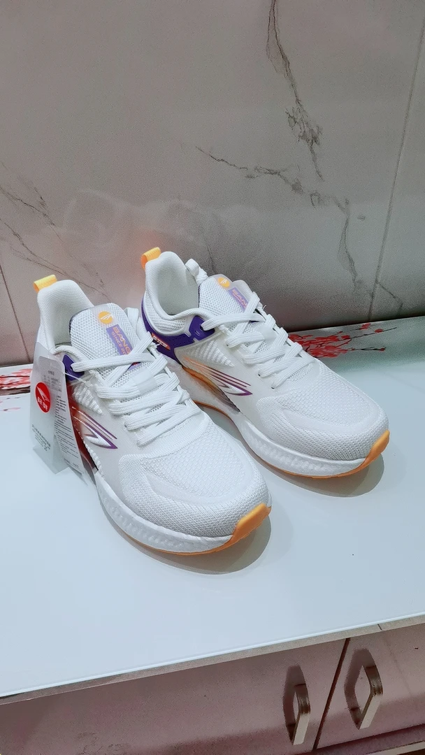 邦特运动风跑步鞋单色飞织早秋款软弹透气轻便防滑耐磨运动休闲鞋