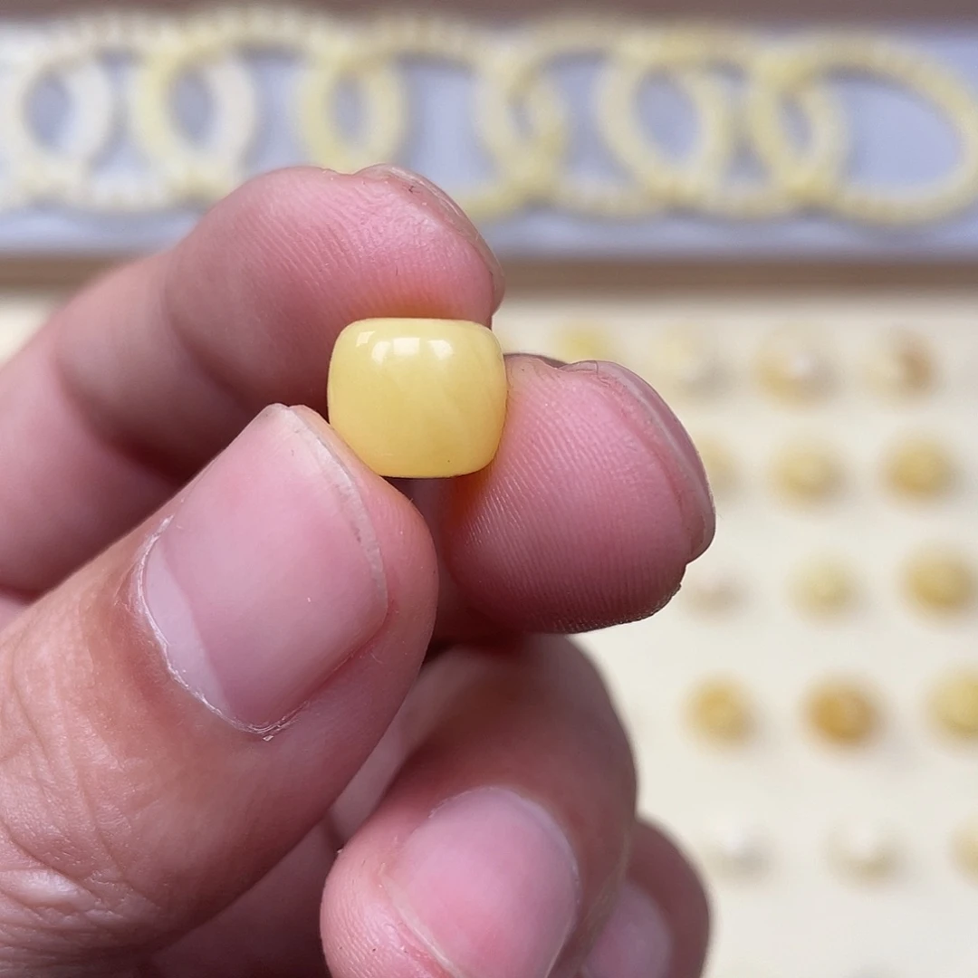 琥珀未镶嵌裸石8.9