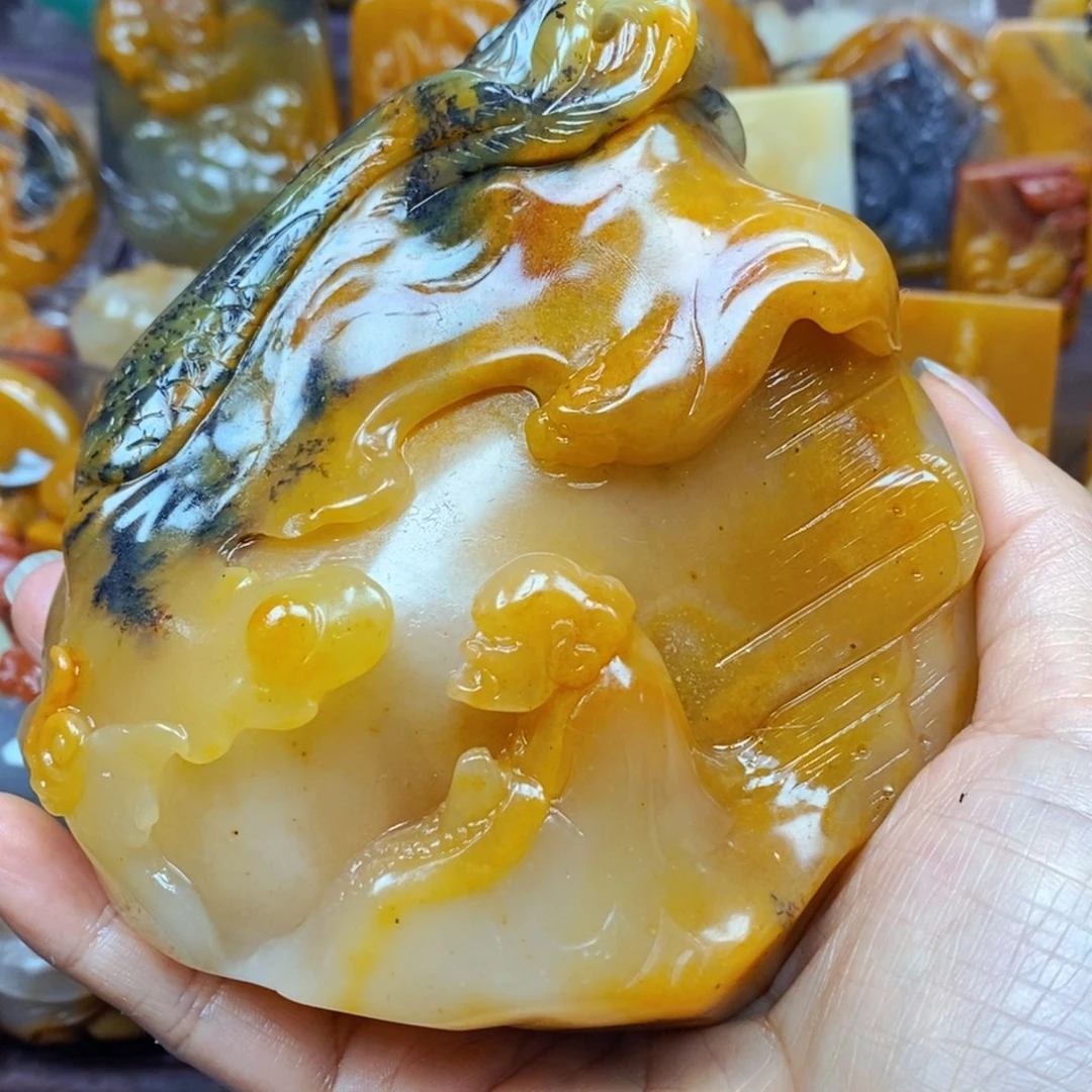 未镶嵌石英质玉（黄龙玉）颈饰
