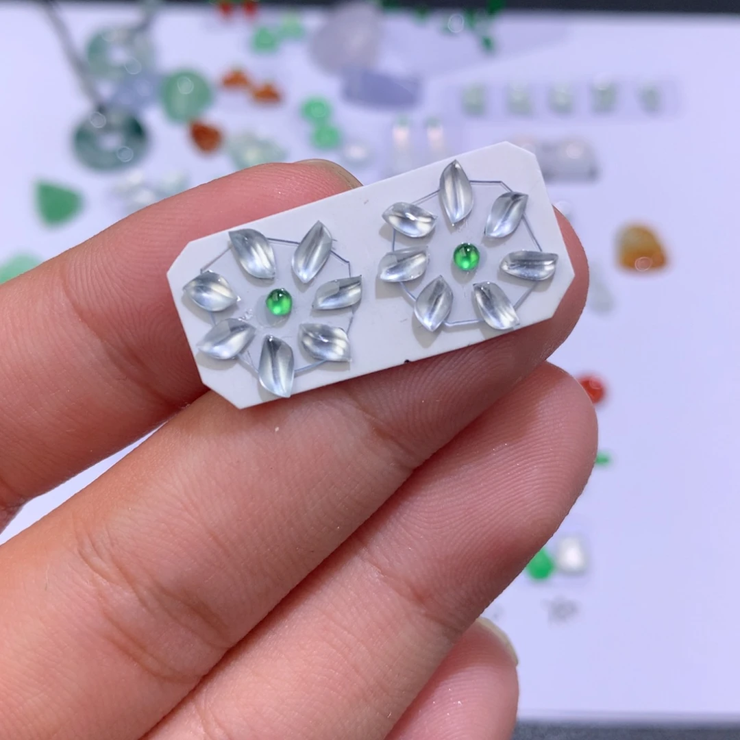 翡翠未镶嵌颈饰4.0-1.8-1.3