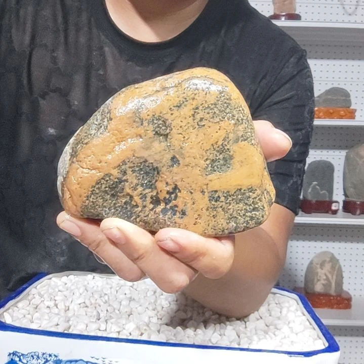 天然原石。办公室摆件