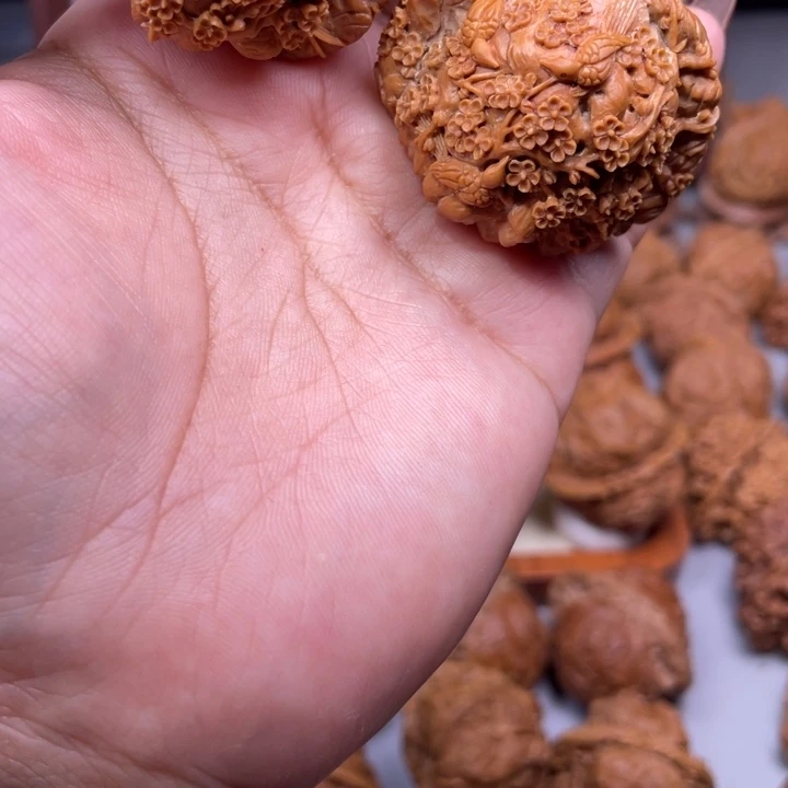 包***1吊坠文玩核桃白狮子雕刻喜上眉梢