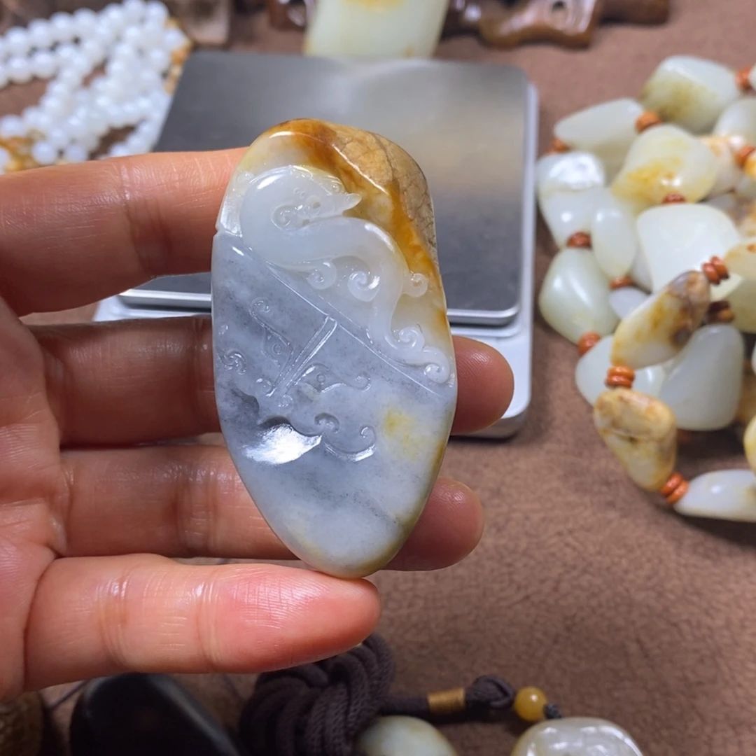 和田玉未镶嵌把件