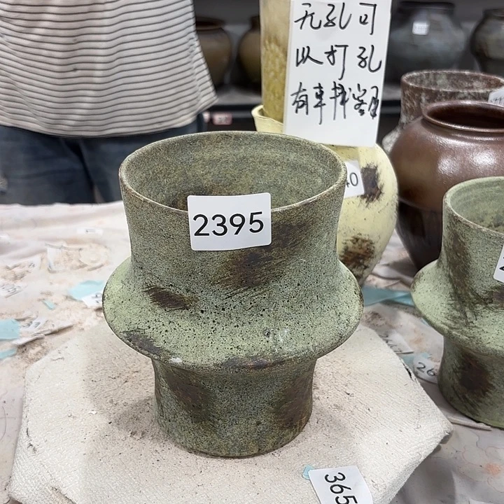 摆件高17，口11，有孔2395