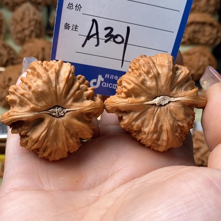 桃核吊坠三角白三角白