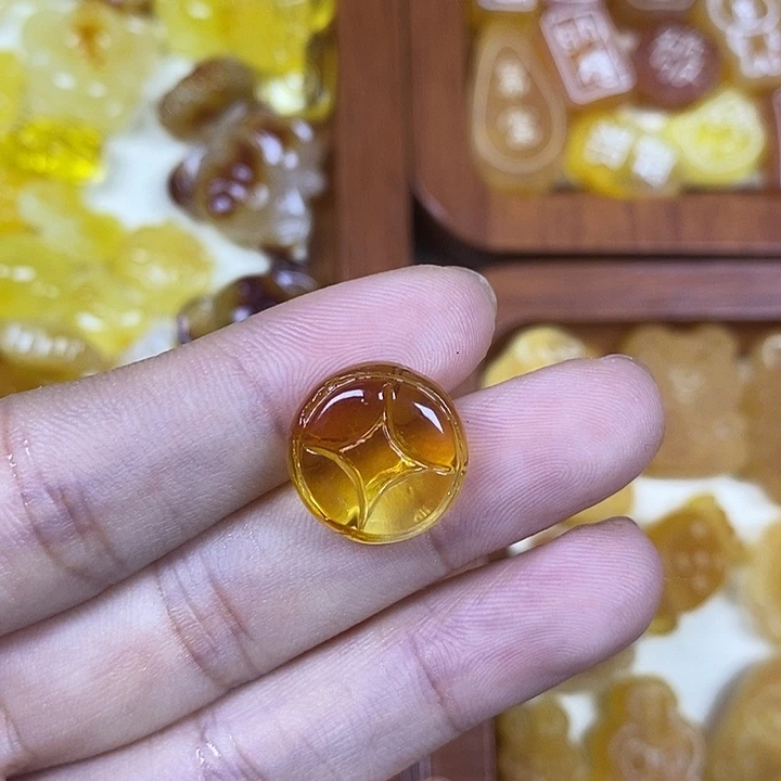 橄榄核吊坠钱币96