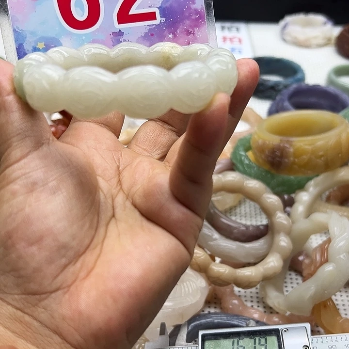 未镶嵌手镯石英岩玉