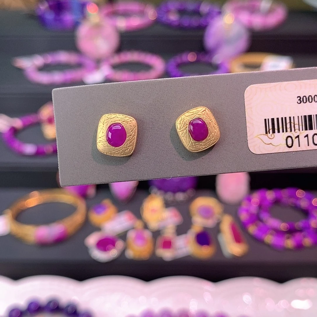 18K金镶嵌苏纪石（舒俱来）耳钉