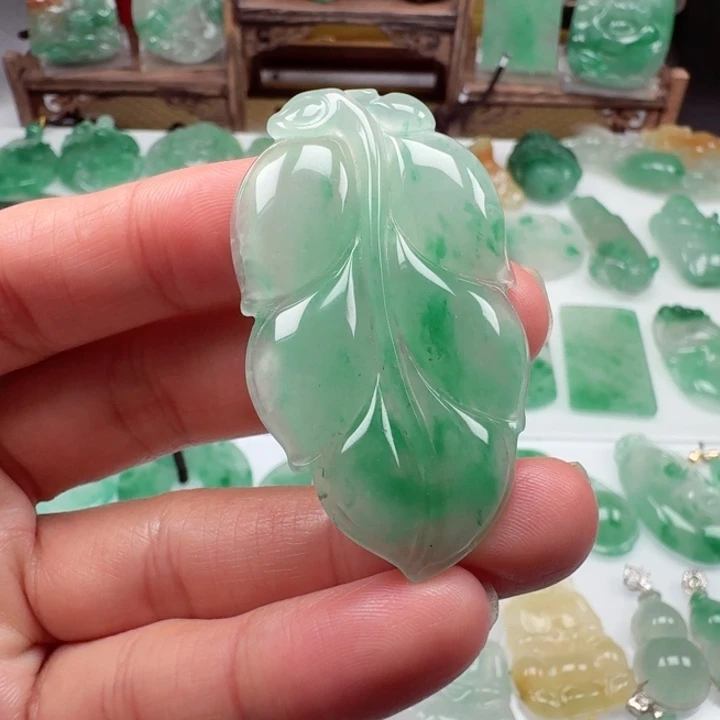 颈饰未镶嵌石英质玉