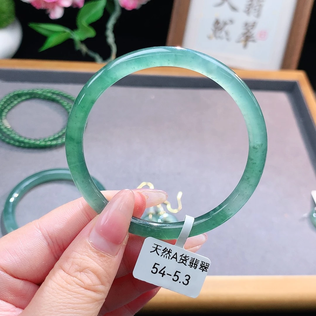 未镶嵌手镯（圆镯）翡翠