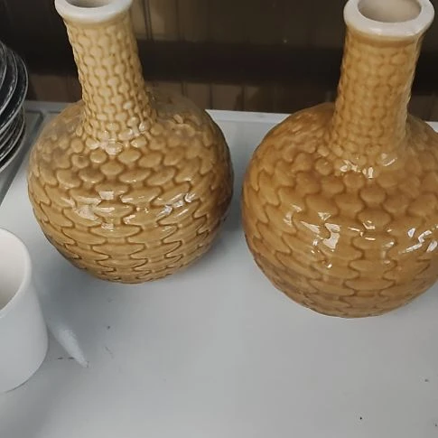 瓷片瓷片，各种摆件，沙锅！