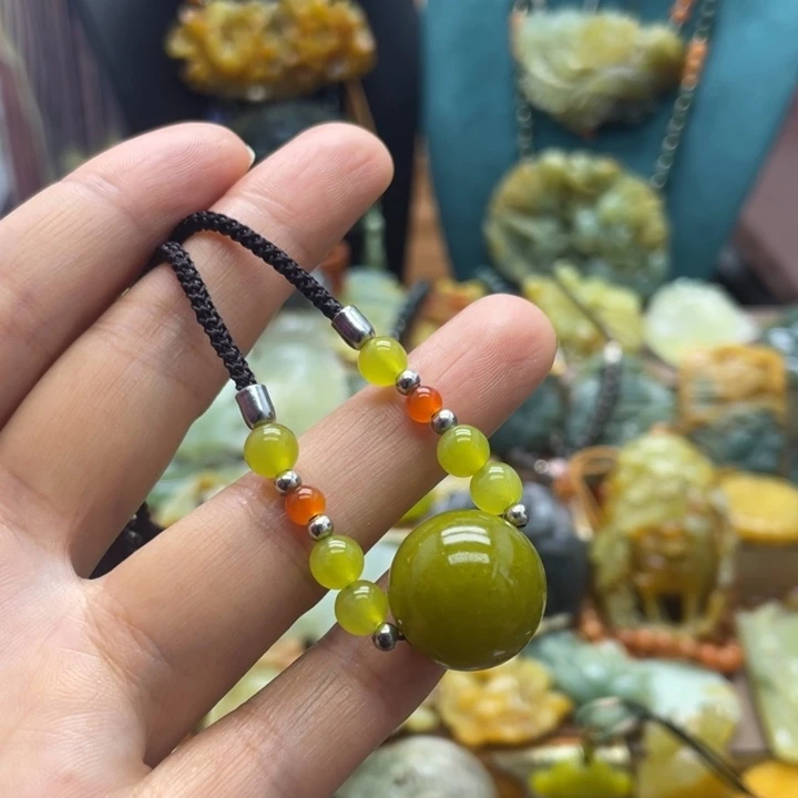 蛇纹石玉未镶嵌颈饰