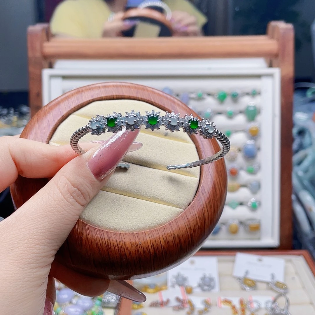 翡翠未镶嵌颈饰天然翡翠Ａ货