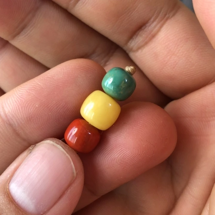 蜜蜡未镶嵌珠宝奇石