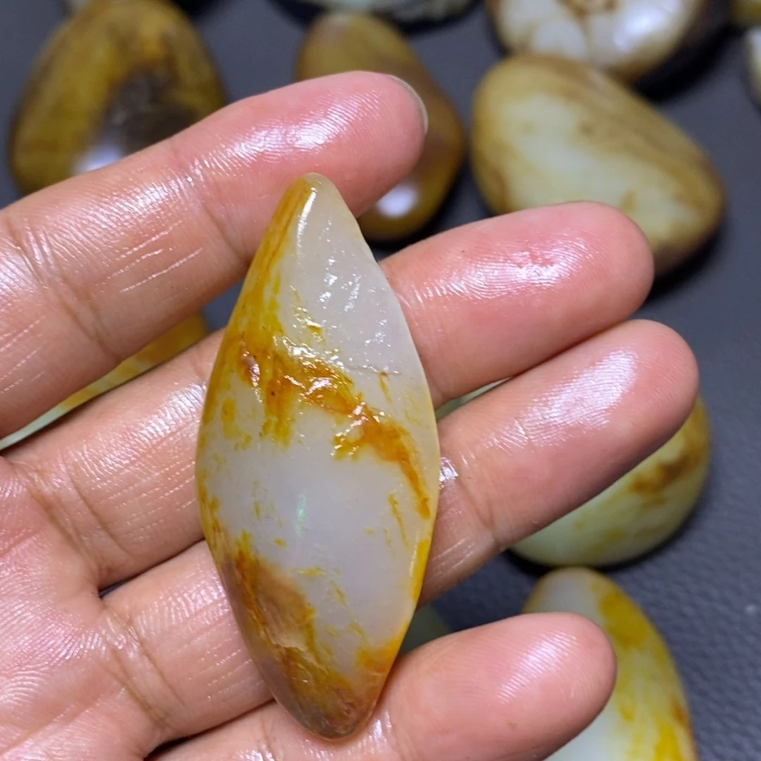 未镶嵌和田玉（糖玉）挂件