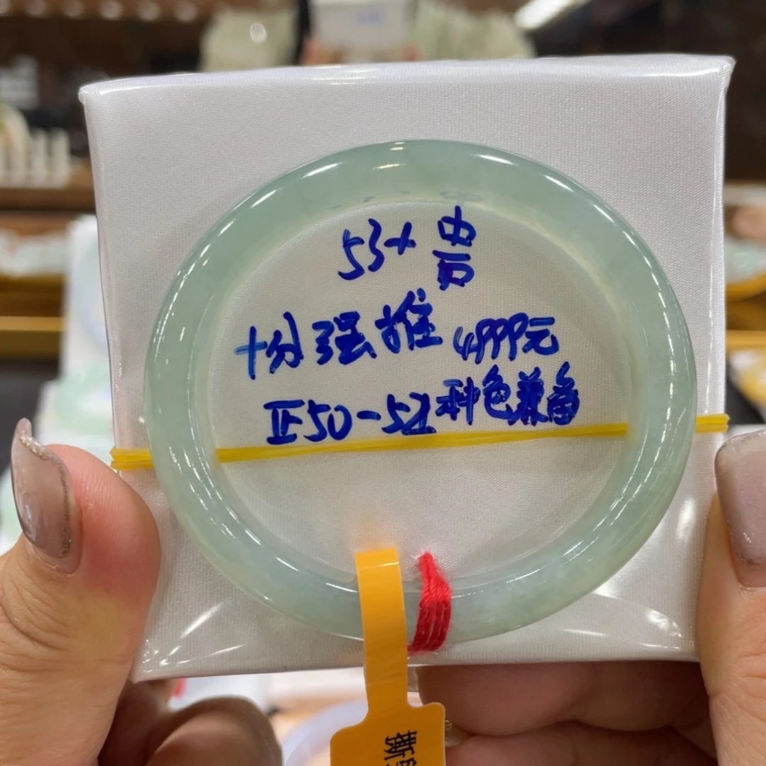 翡翠手镯未镶嵌翡翠