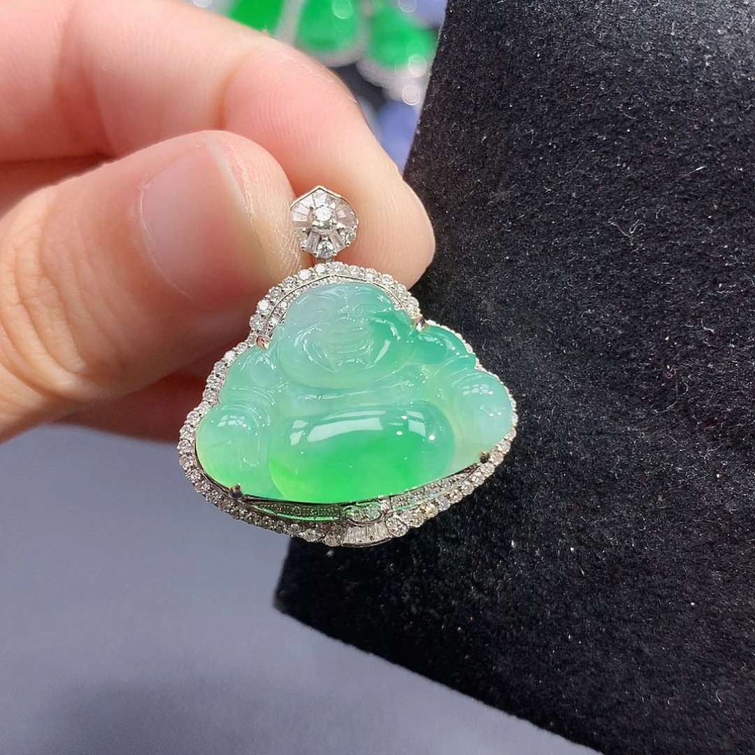 颈饰18K金镶嵌翡翠
