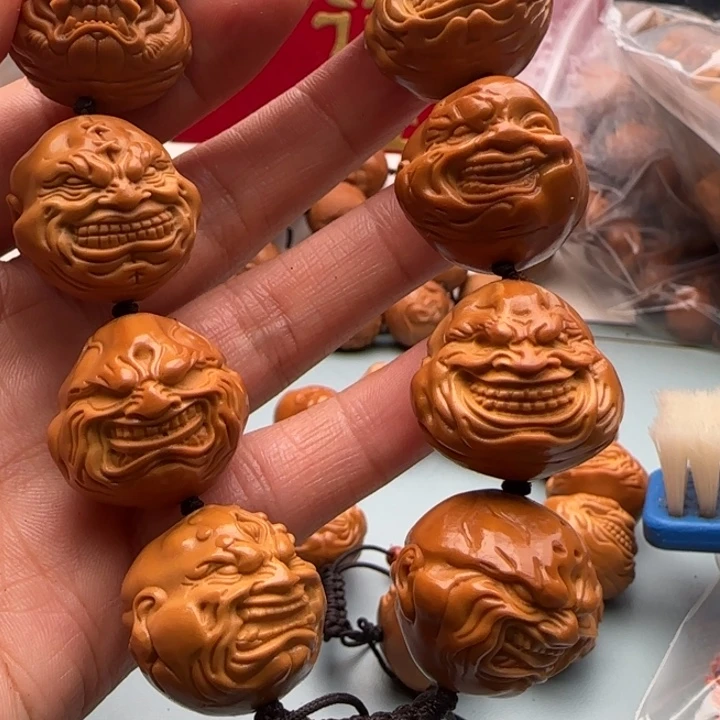 橄榄核手串雕刻工艺