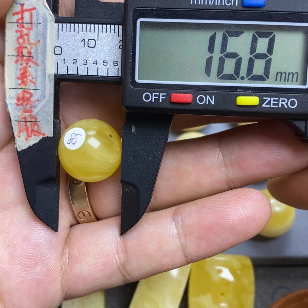 蜜蜡未镶嵌裸石16.8瑕疵圆珠