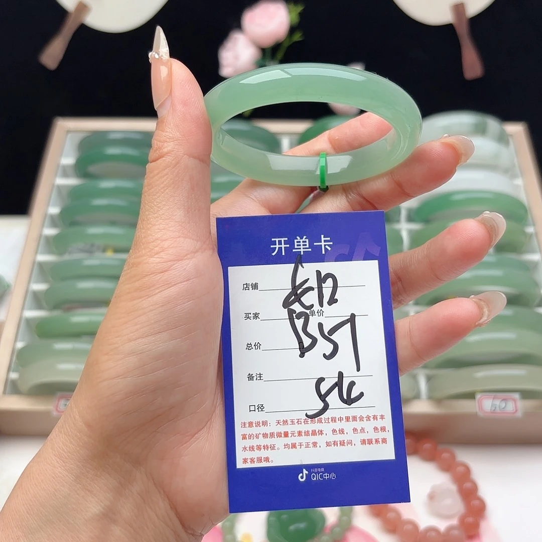 未镶嵌手镯石英质玉