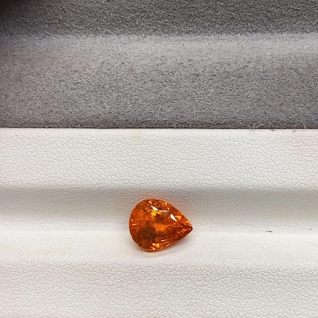 未镶嵌裸石石榴石（芬达石）3.6克拉天然芬达石