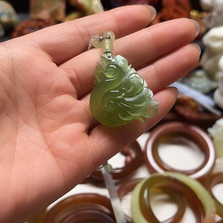 蛇纹石玉吊坠未镶嵌