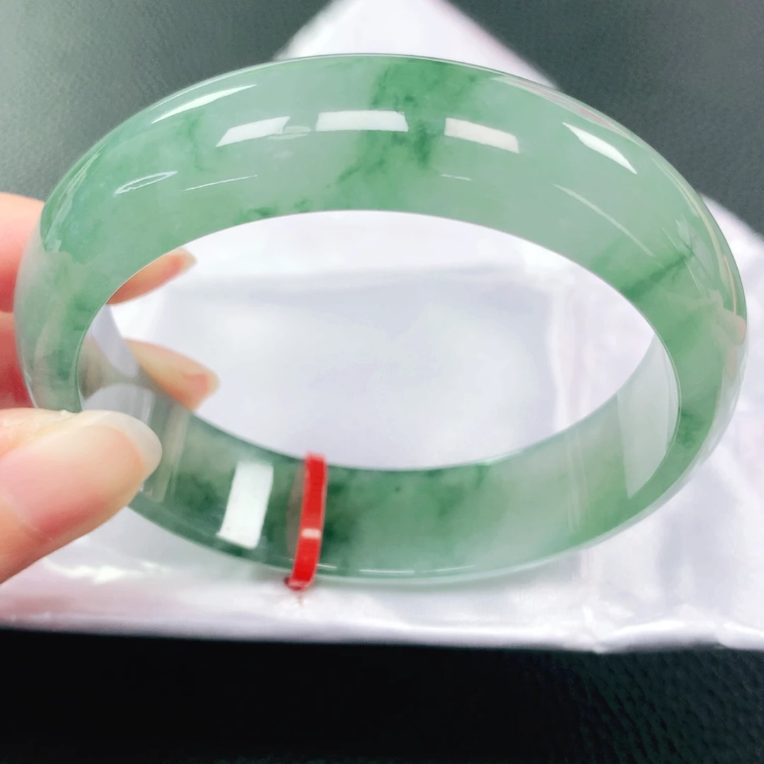 翡翠手镯未镶嵌59圈