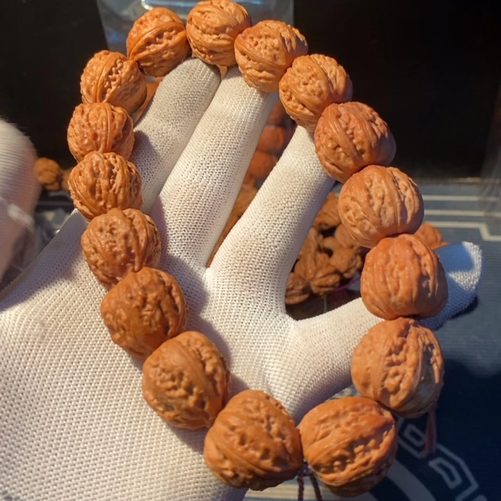 文玩核桃手串……34
