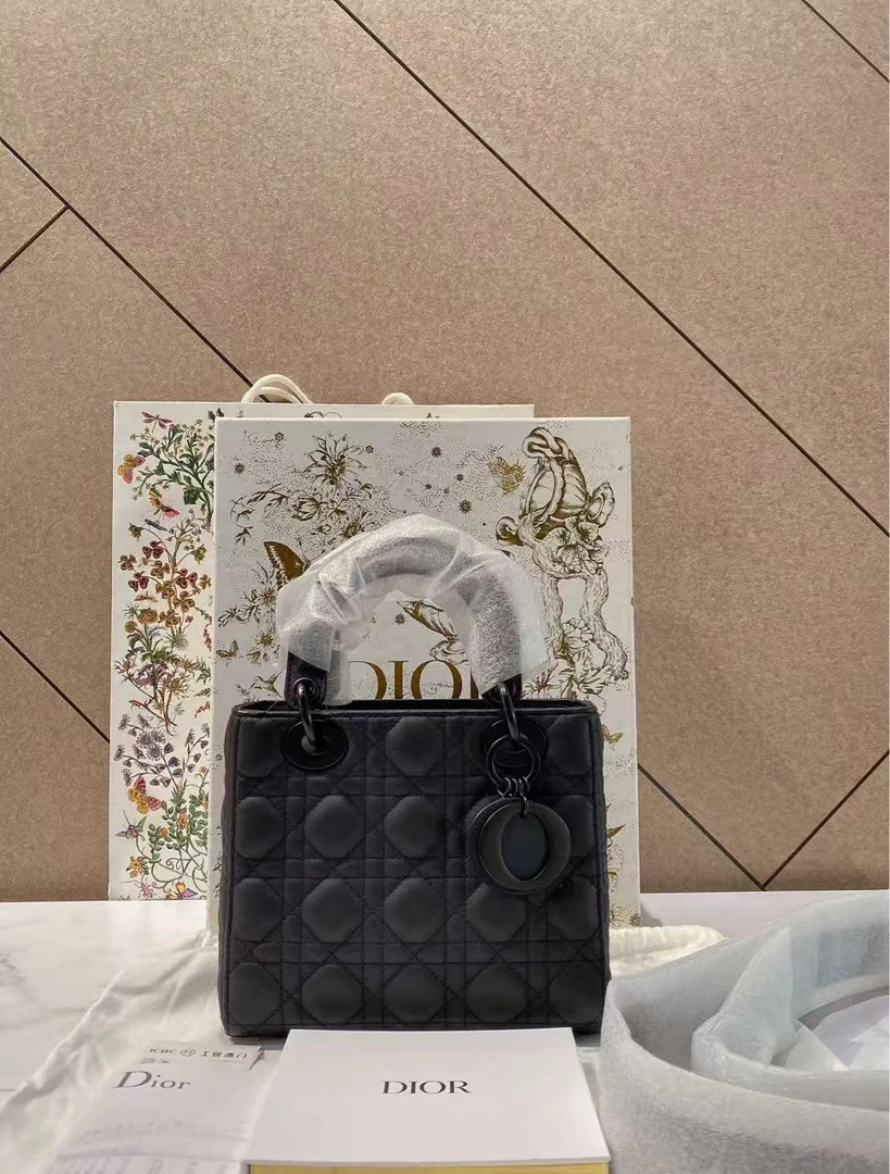 全新未使用 DIOR/迪奥 帝爵奢品DIOR黑色磨砂四格戴妃