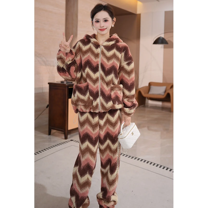 2025新款复古波浪纹撞色珊瑚绒睡衣居家服套装女加厚舒适保暖