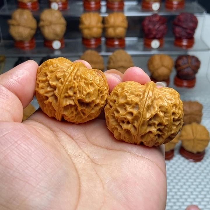 文玩核桃把件玲珑元宝39