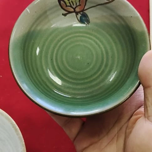 瓷片瓷片，各种摆件，均有瑕疵。沙锅！