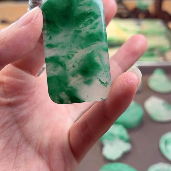 石英质玉未镶嵌颈饰