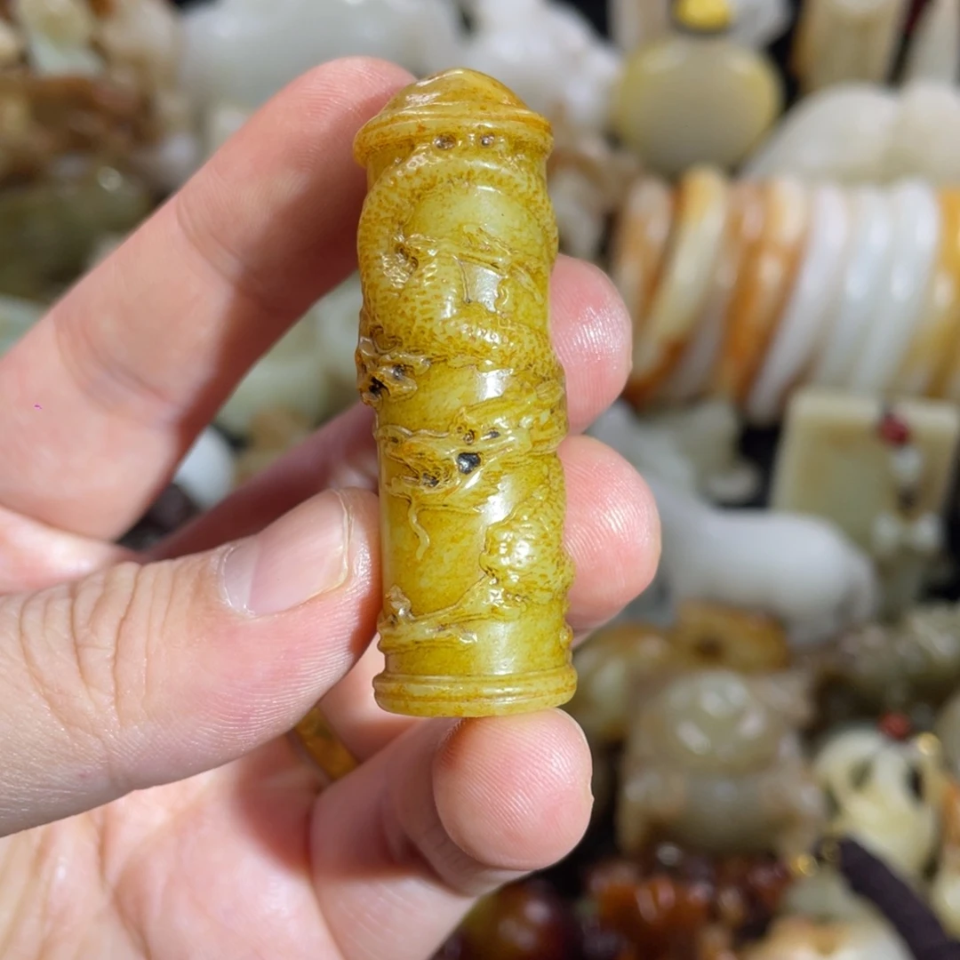 和田玉未镶嵌把件