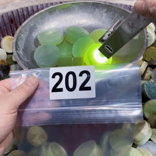 【闪购商品】蛇纹石玉珠宝半成品未镶嵌