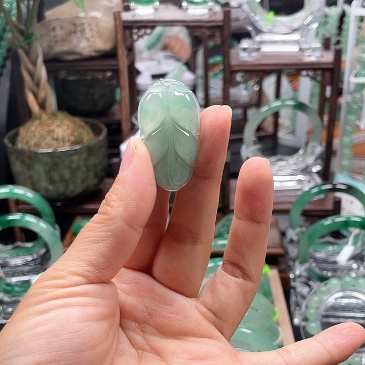颈饰未镶嵌石英质玉