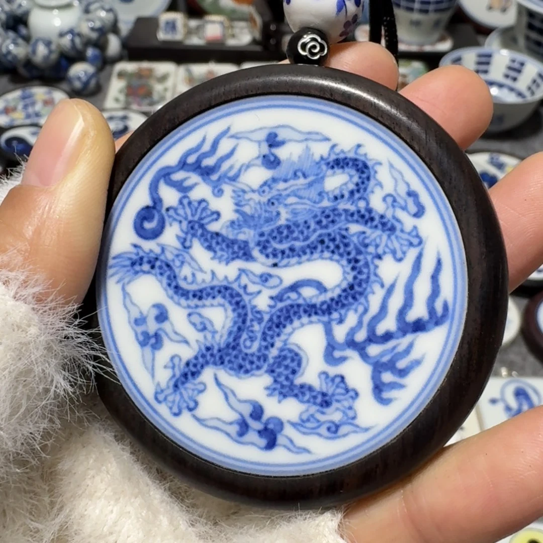 玉***人瓷片精品龙挂件一个