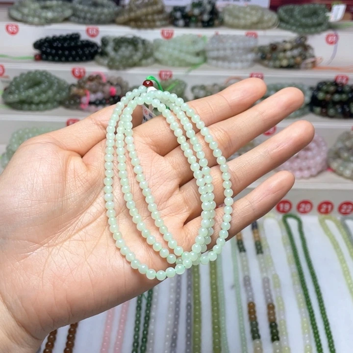 和田玉未镶嵌颈饰一**花4m m