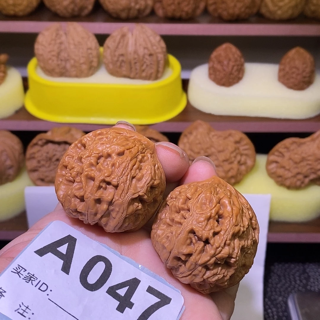 文玩核桃把件38水龙纹异形