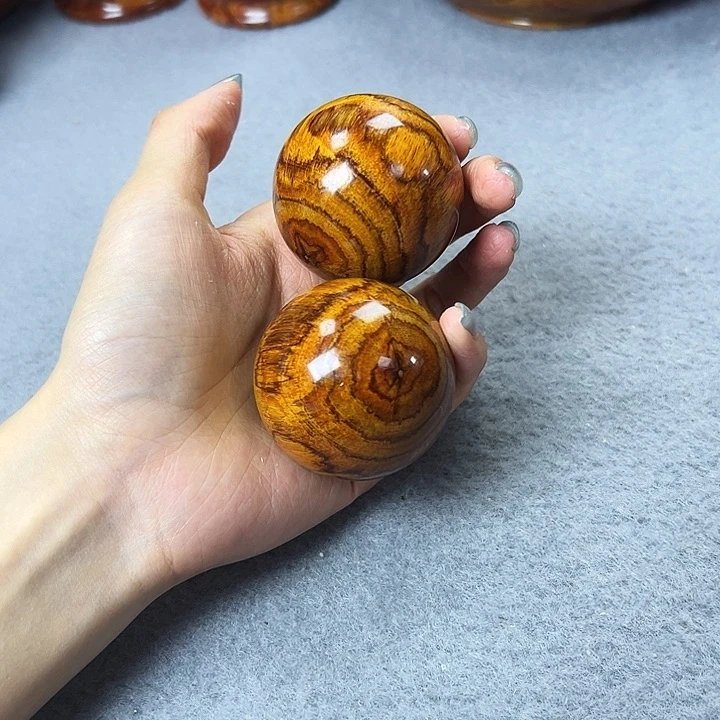 @**木越南黄花梨手球一对
