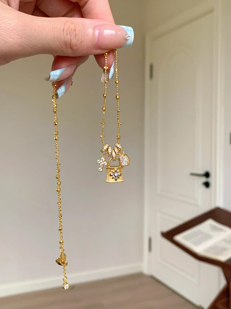 铁合金项链 十字架点钻金锁跑环项链时尚高级感精致锁骨链颈链