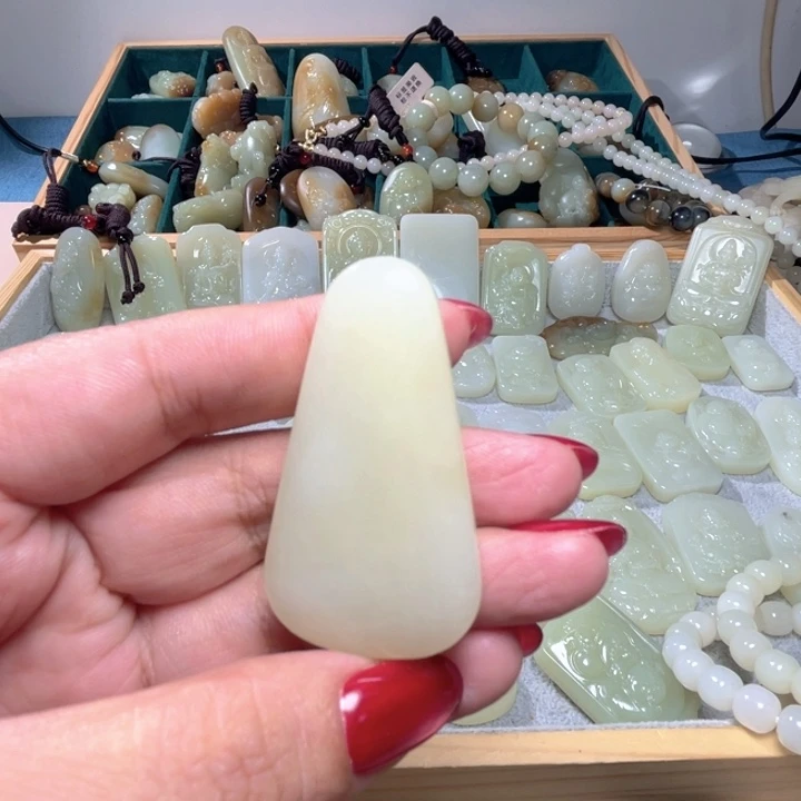 未镶嵌和田玉（糖玉）珠宝半成品