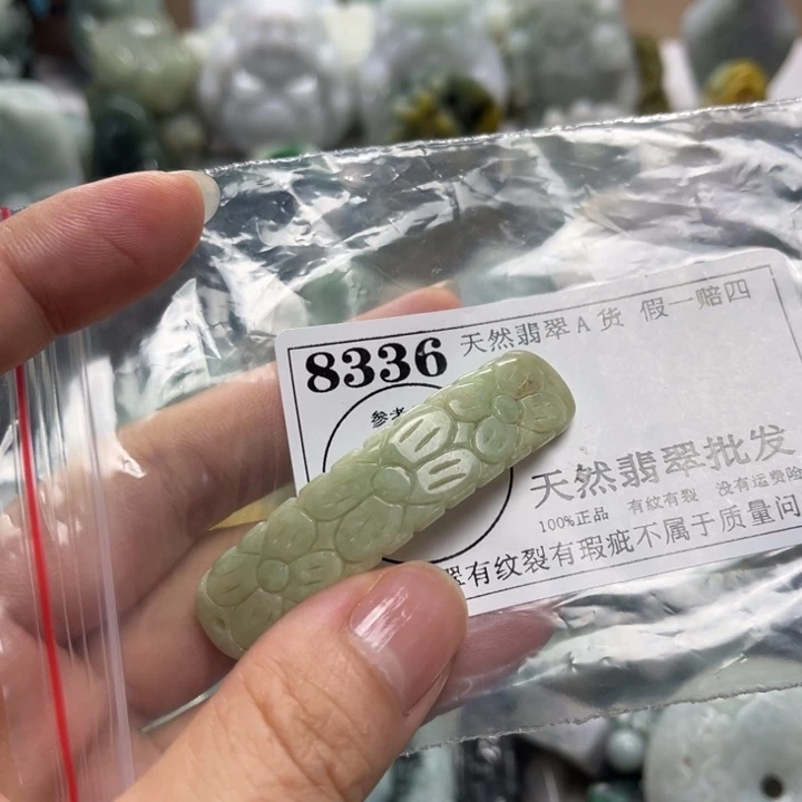 翡翠未镶嵌颈饰8336