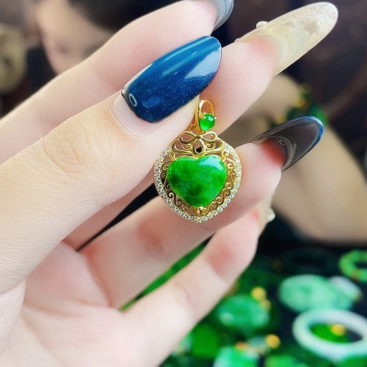 颈饰未镶嵌翡翠多样性