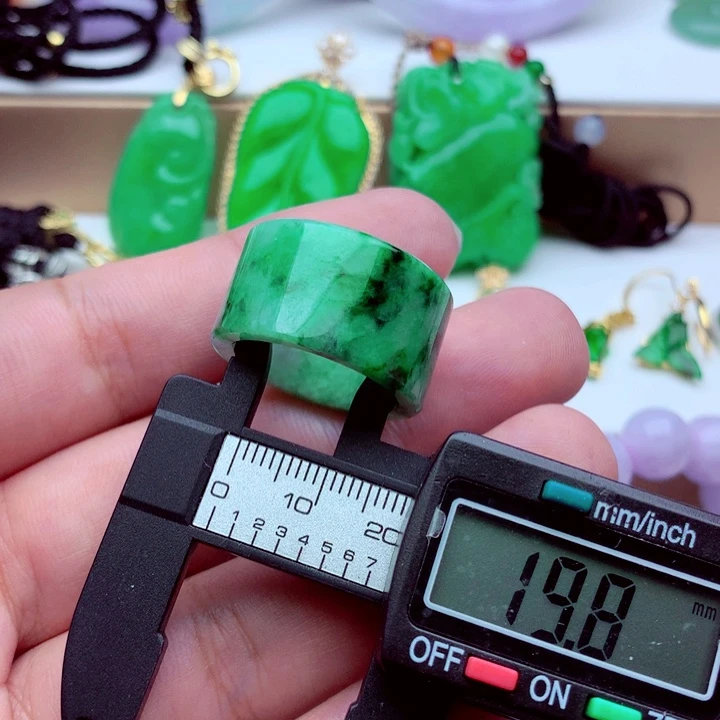 翡翠未镶嵌戒指戒指