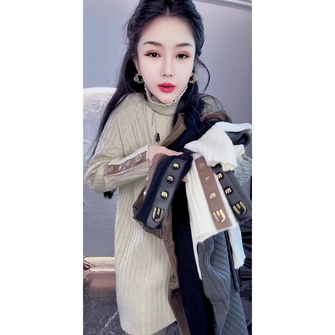 重工字母皮标宽纹高领毛衣欧货秋冬慵懒风开叉毛衣