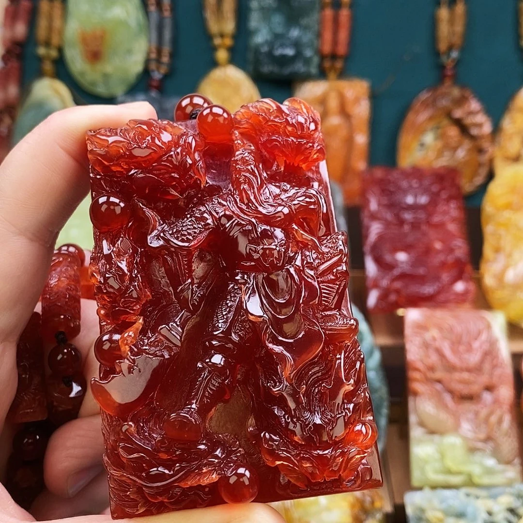 海***鹏蛇纹石玉未镶嵌颈饰关公