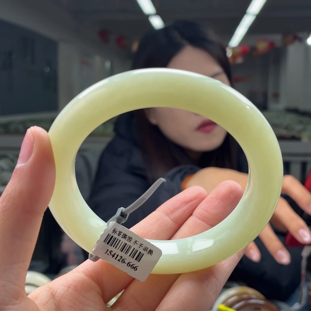 和田玉未镶嵌手镯65