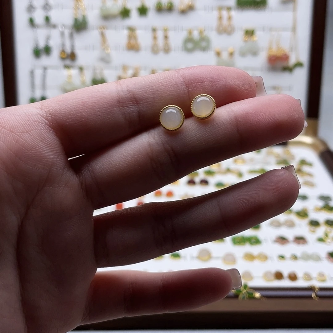 和田玉未镶嵌耳饰